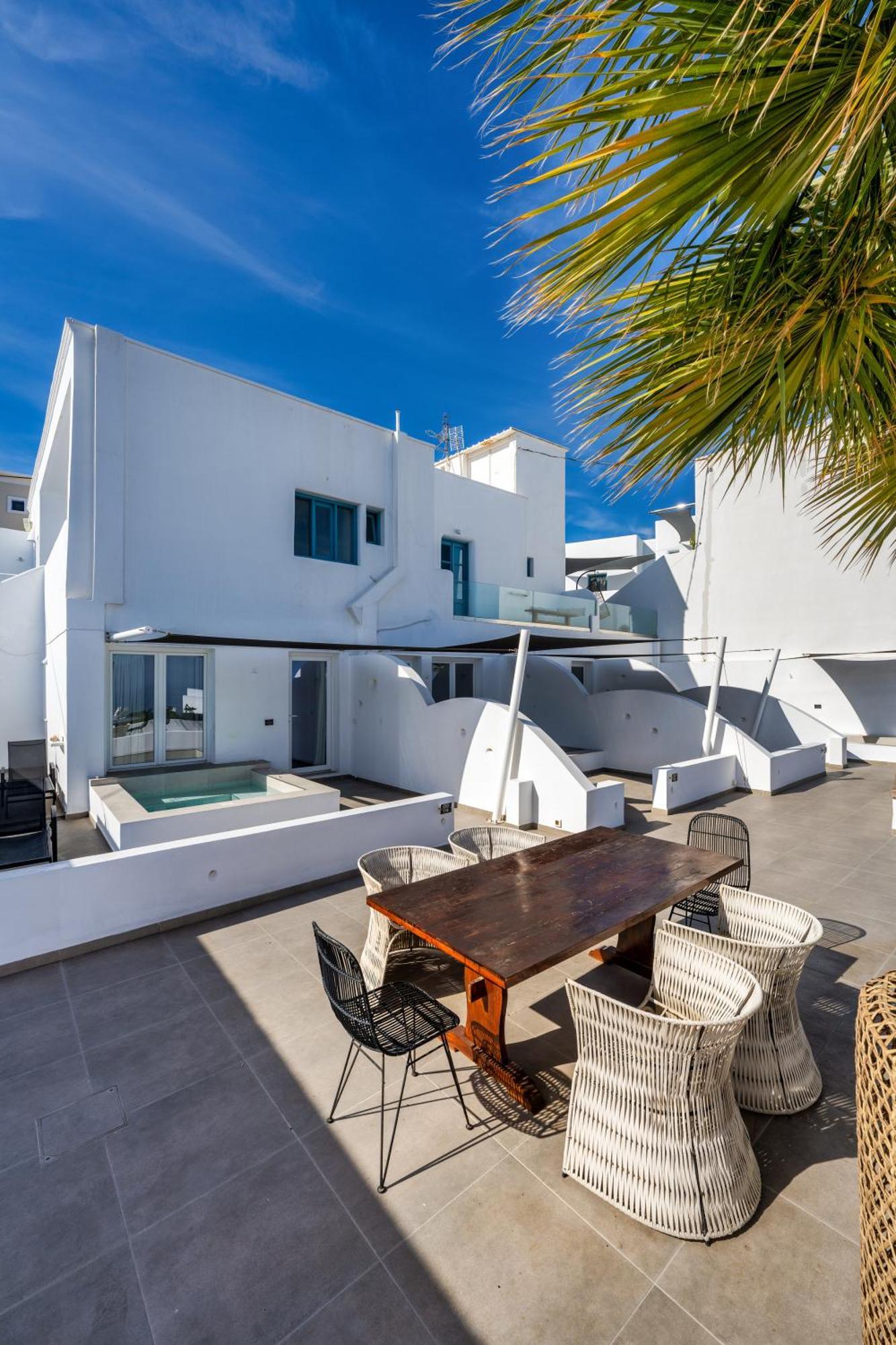 Callia Retreat Suites - Adults Only Fira  Ngoại thất bức ảnh