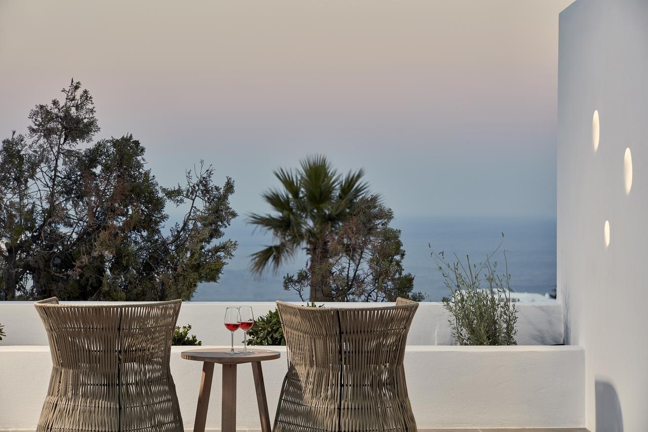 Callia Retreat Suites - Adults Only Fira  Ngoại thất bức ảnh